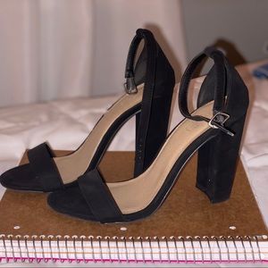 Black velvet heels!
